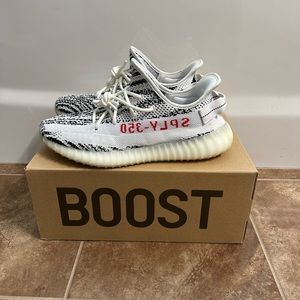 Barley used yeezy 350 boosts. V.2. Zebra